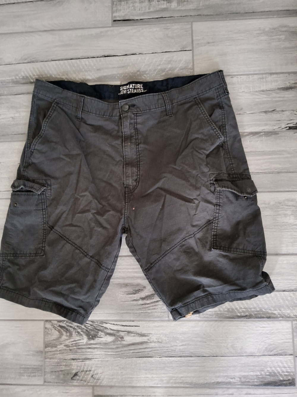 Signature by Levi Strauss Black Cargo Shorts with Side Pockets